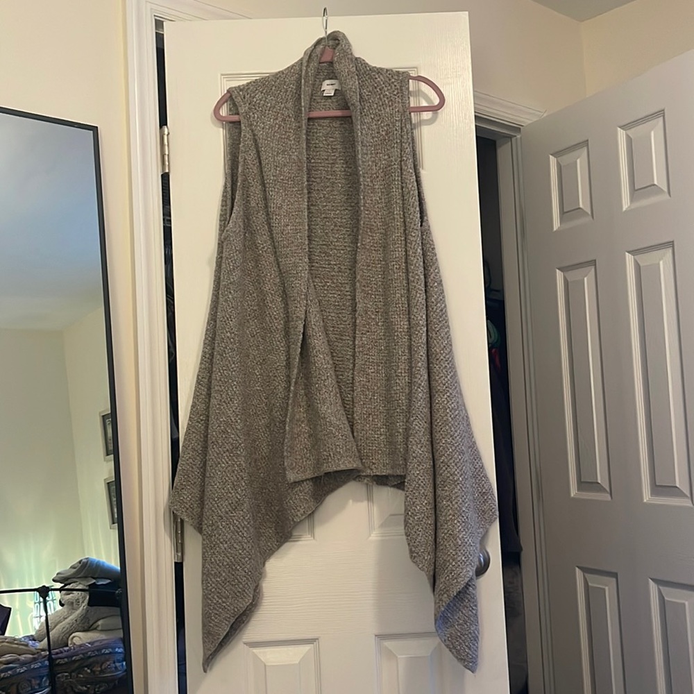 Old Navy Sleeveless Flowy Cardigan